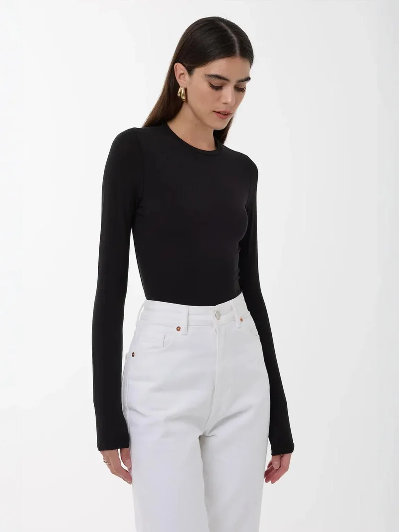 هيكاب بلوزة بأكمام طويلة وياقة دائرية بقصة ضيقة